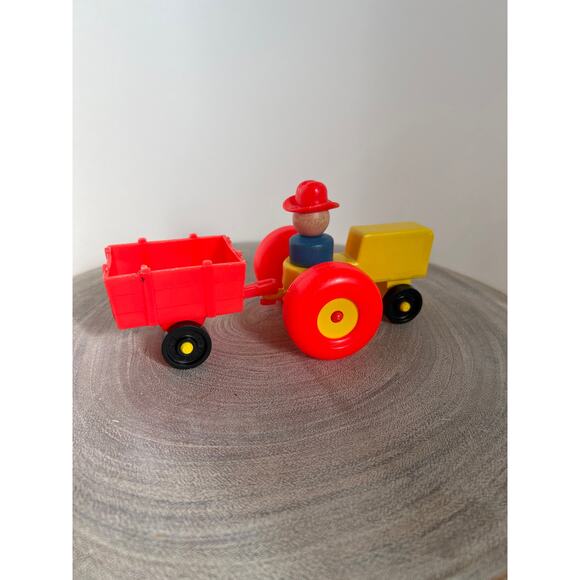 Vintage Fisher-Price Little People Yellow Tractor w/ Wagon and Farmer - Picture 3 of 8